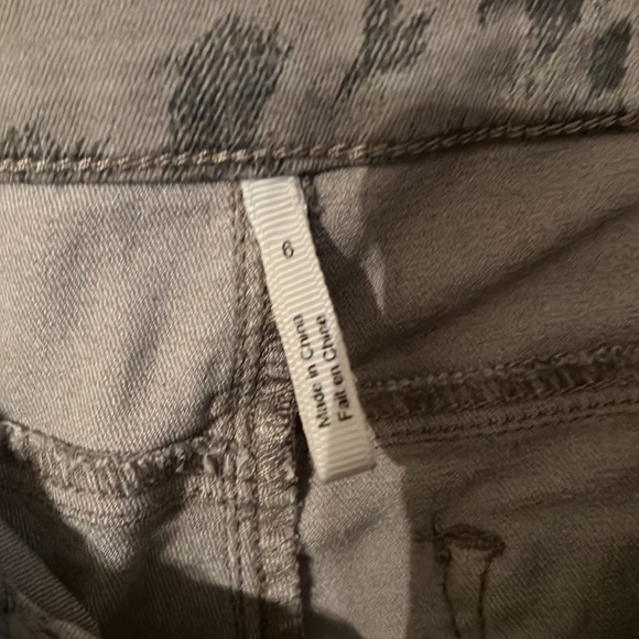 Animal Print Jeggings - Size 6 - Picture 4 of 4